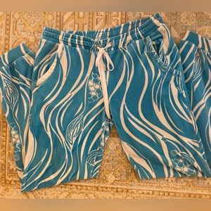 Lilly Pulitzer terry cloth jogger sweats! Size small L💙💙K!